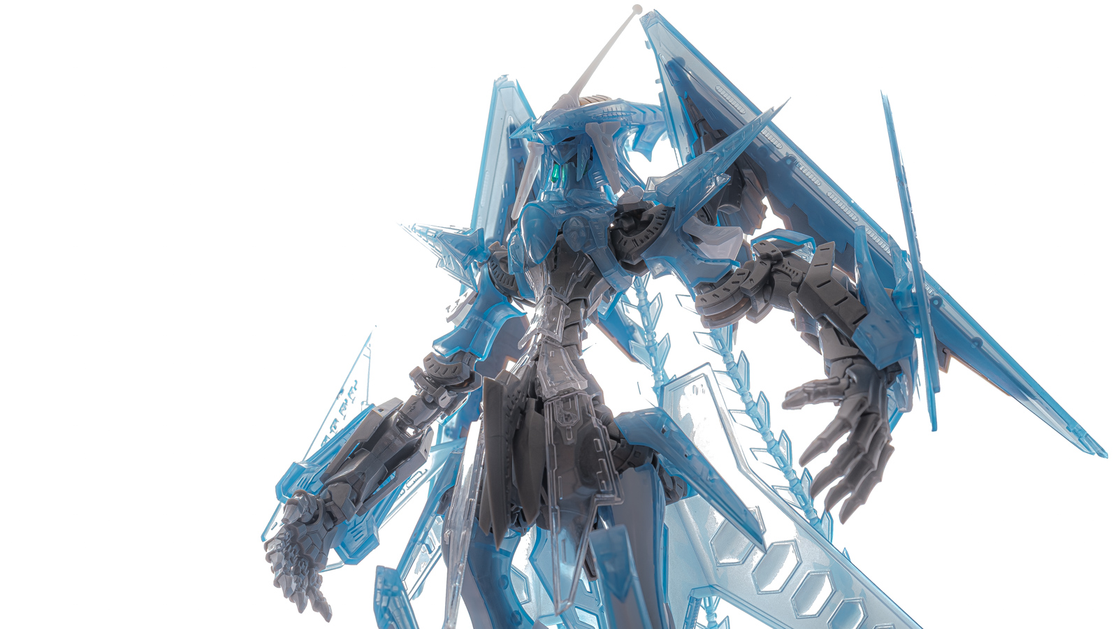 組み立てレビュー】透明外装で“破烈の人形”が完成する／VSMS 1:100