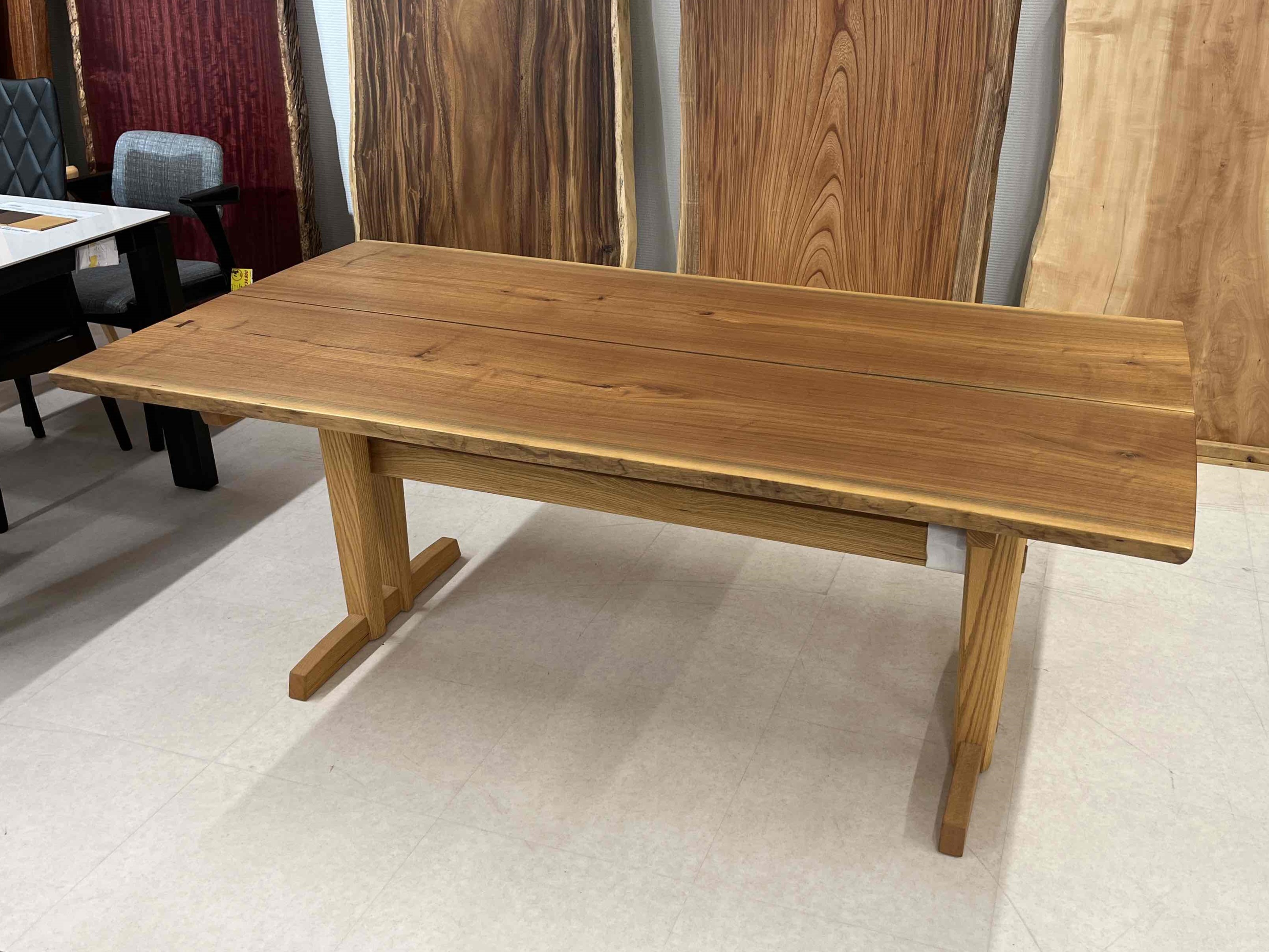 ウォルナットブックマッチテーブル | 家具の西口木工