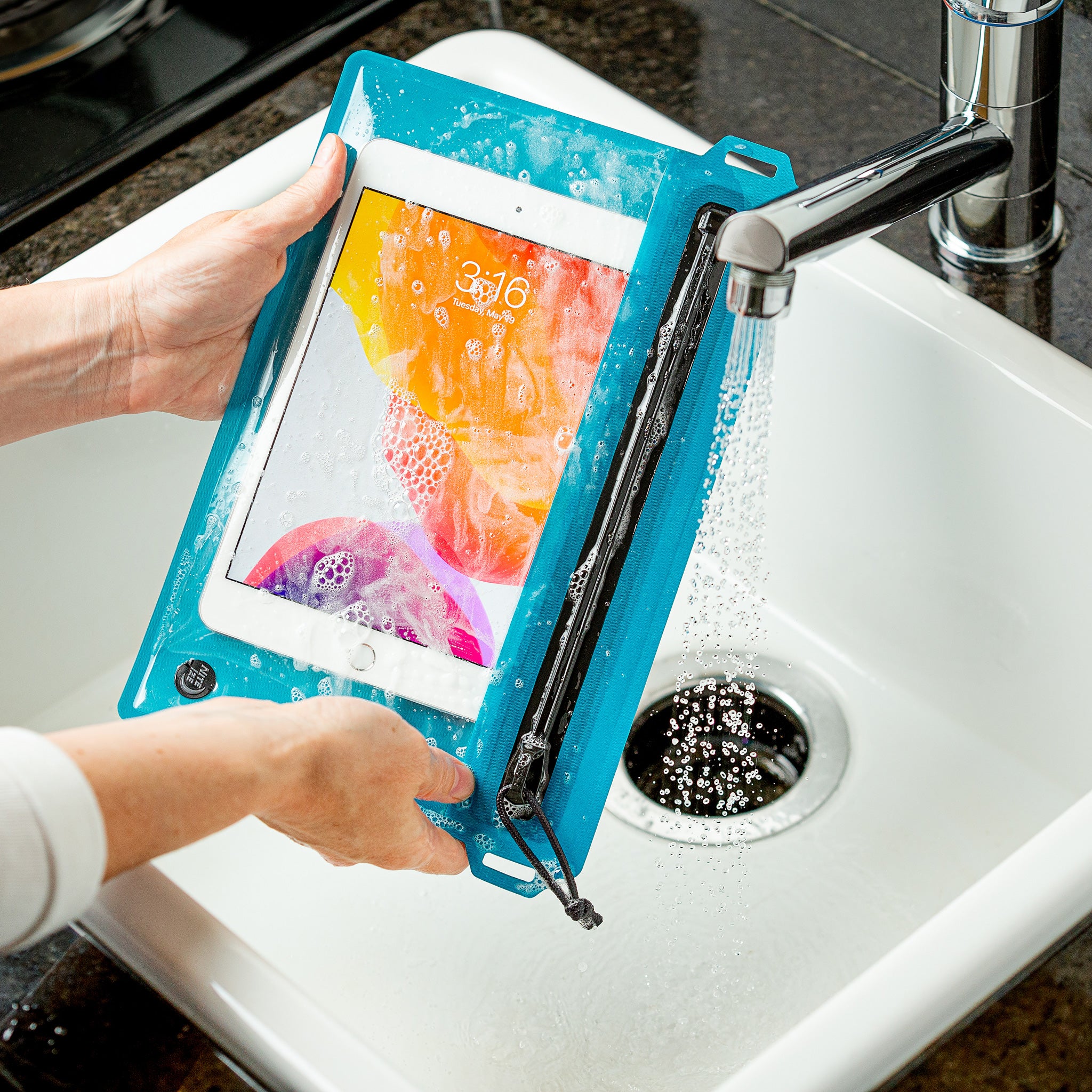 ランオフ ウォータープルーフ トラベルポーチM – Nite Ize JAPAN