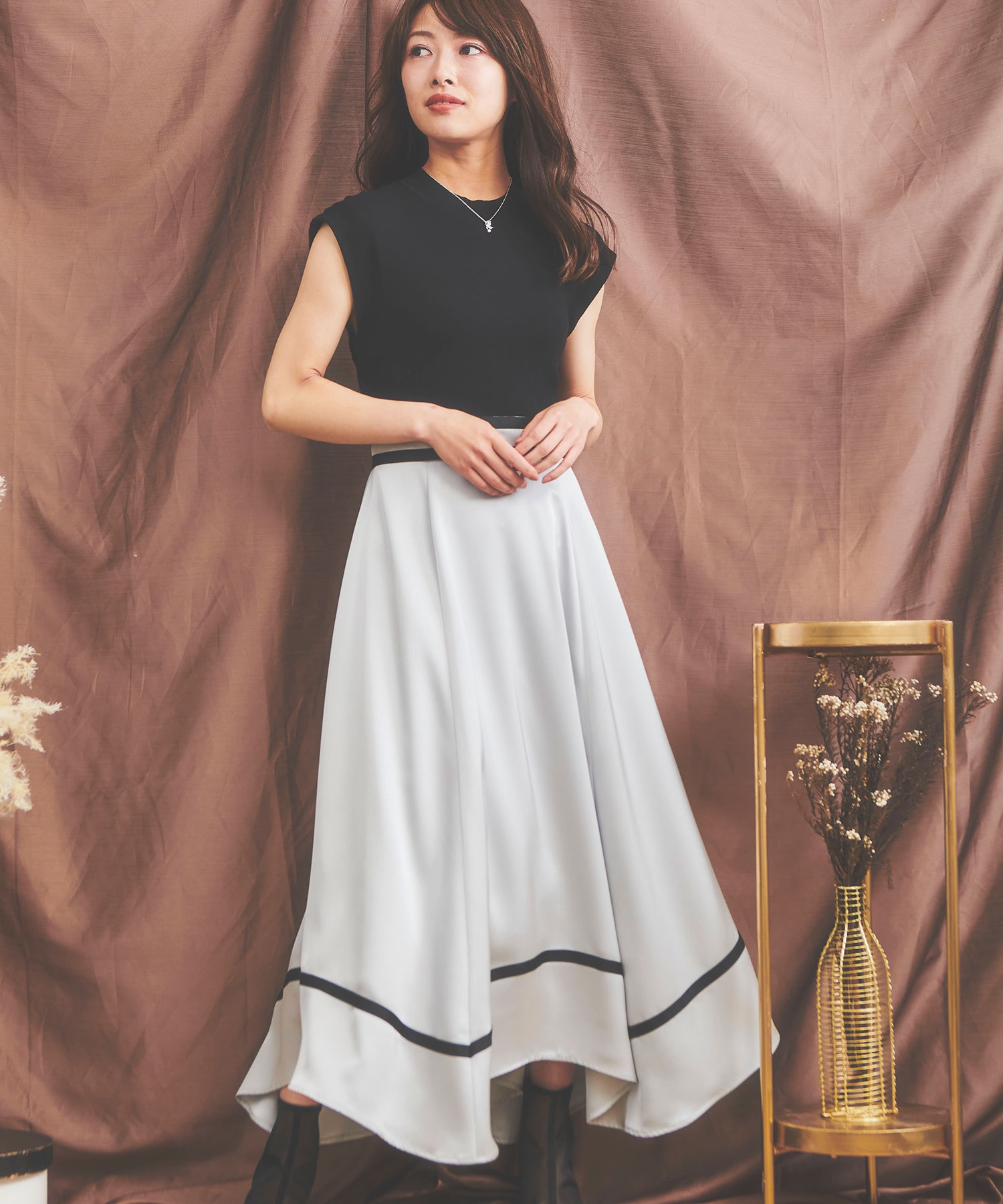 サテンスカートドッキングワンピ | ロングワンピース | NOELA OFFICIAL