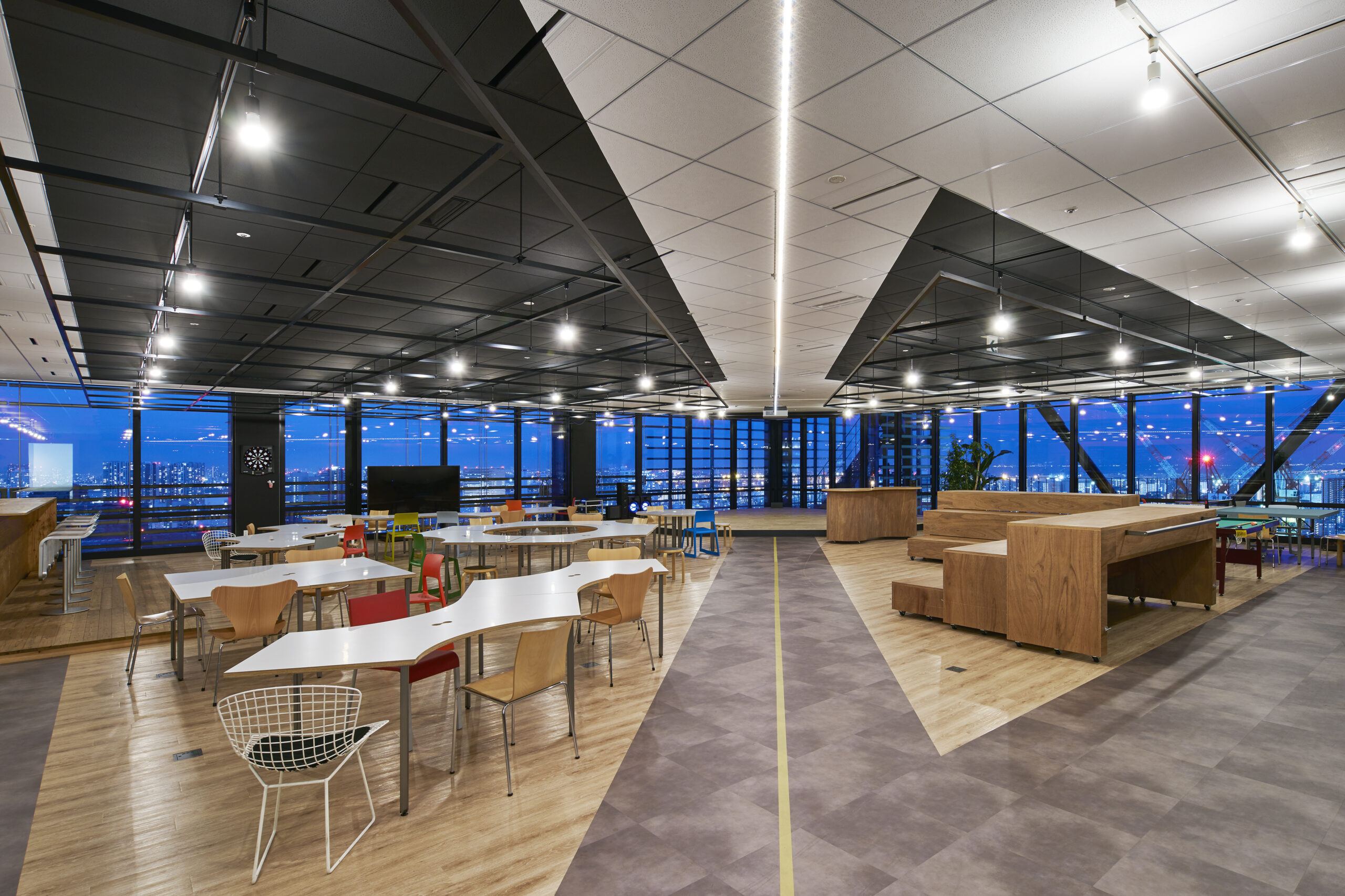 BRIDGE TERMINAL – Sony City Osaki | Projects | NOIZ