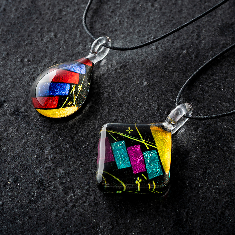 ニュースリリース】ハンドメイドグラスジュエリー「ノースワングラス