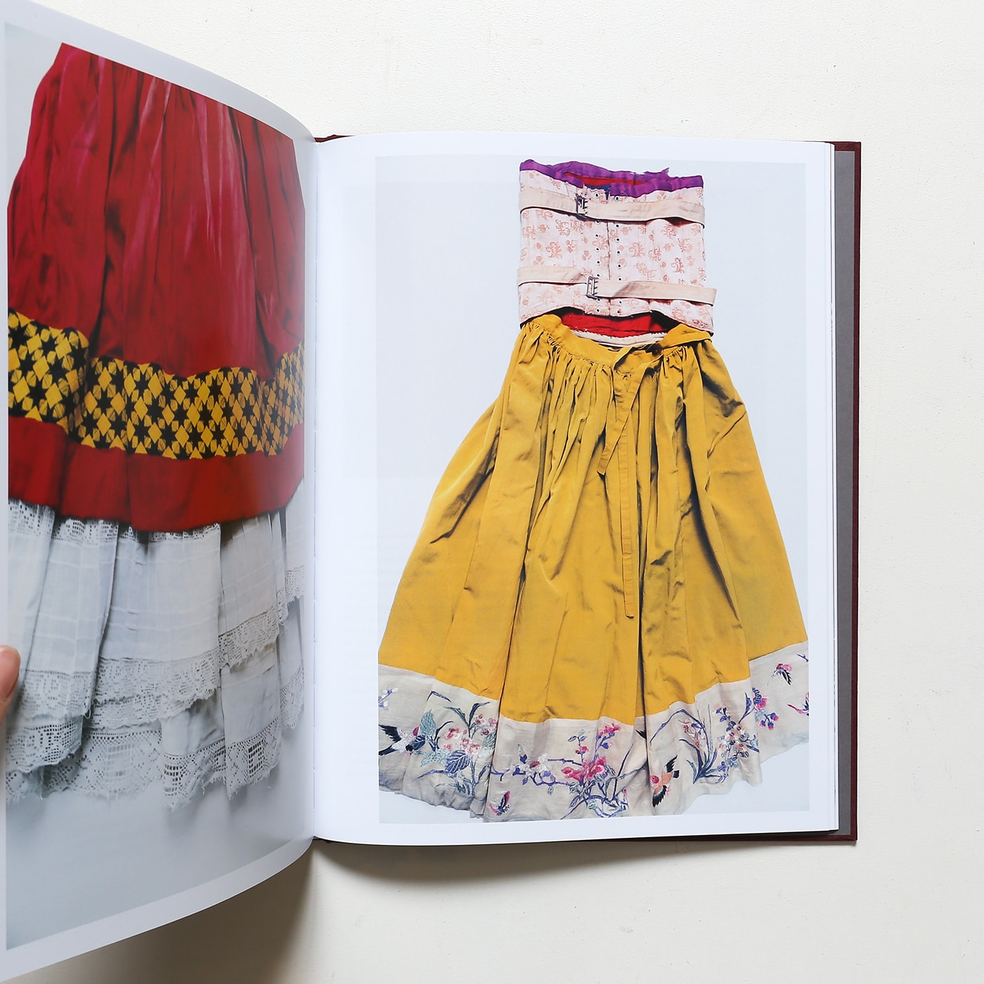 Frida Kahlo: Her Universe | フリーダ・カーロ | nostos books ノスト