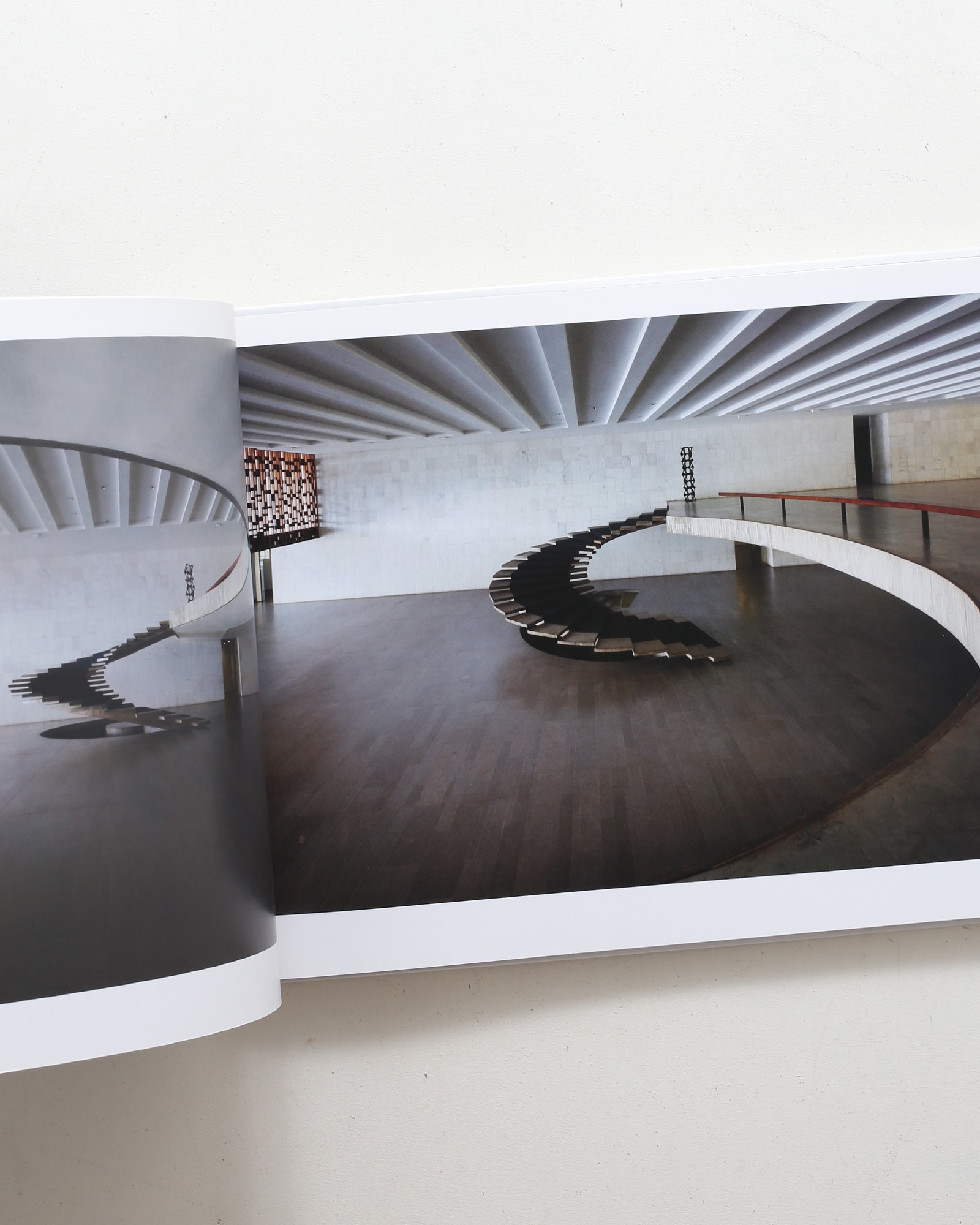 オスカー・ニーマイヤー 形と空間 Oscar Niemeyer: Form & Space