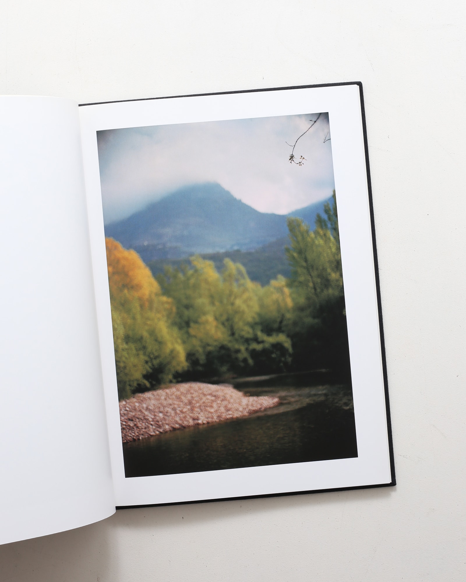 Lana: Photographs Made of a Single Locale | Terri Weifenbach テリ