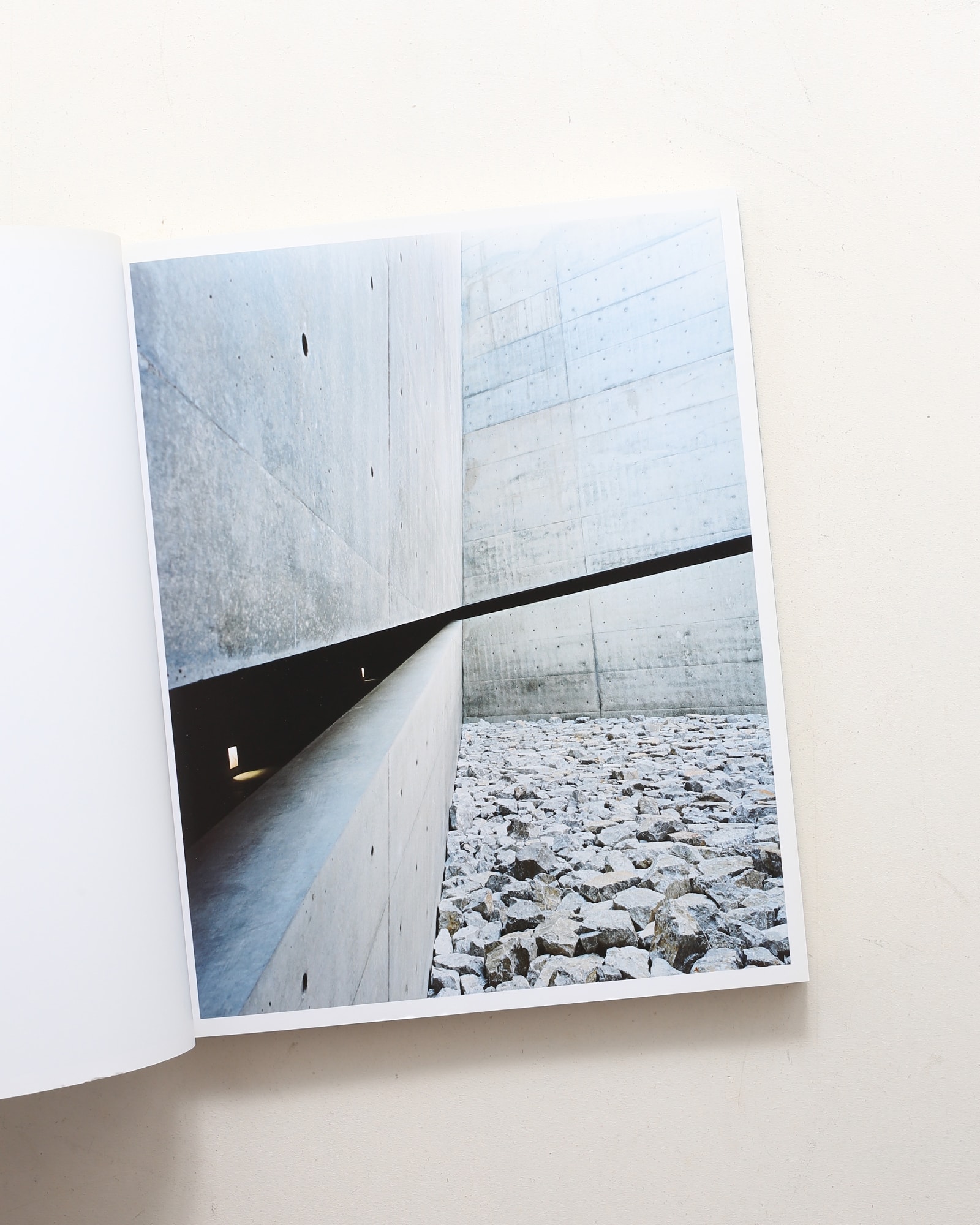 The Chichu Art Museum | Hatje Cantz | nostos books ノストスブックス