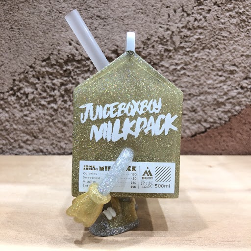 MUUK TOYからジュースボックスボーイ ミルクパック ゴールド/シルバー