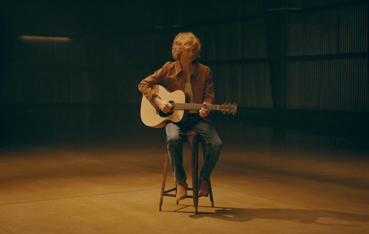 ベック、ジョージ・ハリスンの“Be Here Now”をカヴァーした音源が公開