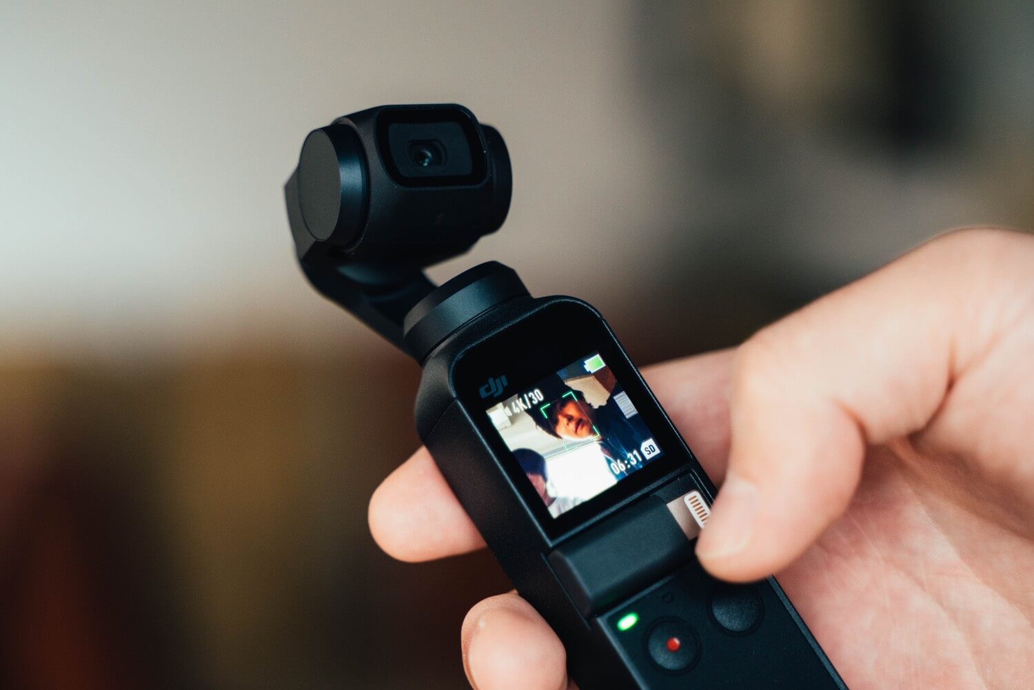 ジンバル搭載カメラ「Osmo Pocket」手のひらの中に滑らかな日常を。