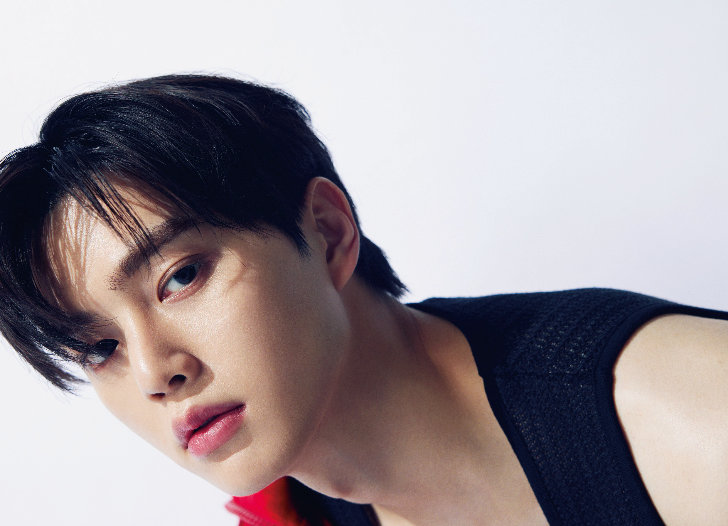 俳優のソン・ガンが『ヌメロ・トウキョウ』5月号特装版表紙に登場