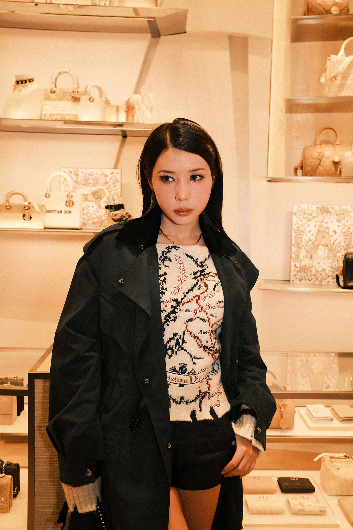 仲里依紗が神宮前の「Dior」新ブティックを訪問！ ホリデーにおすすめ