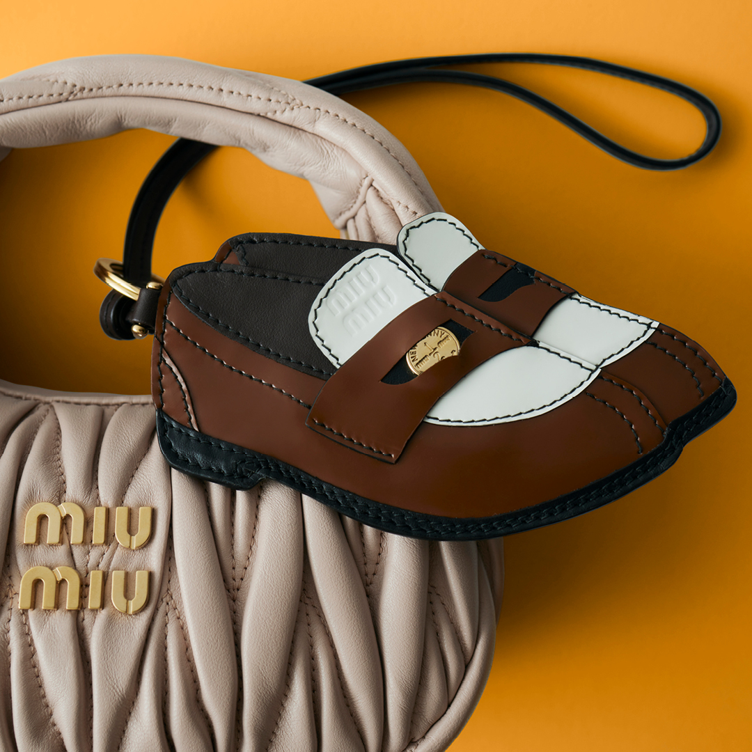 年内最後の最強開運日に向けて！ ホリデーシーズンを彩る「Miu Miu