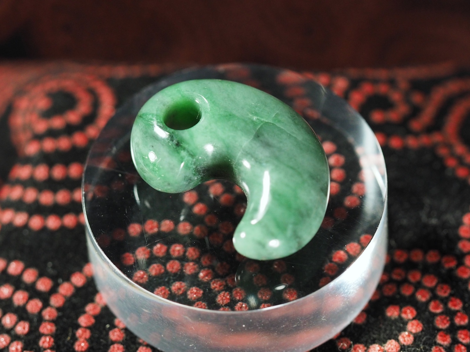 マットグリーンの女王！ かわいい勾玉（縦22mmサイズ）