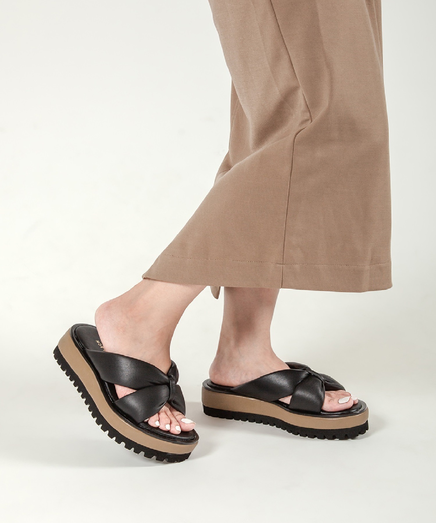 本革/厚底/4.5cm】パフサンダル ALL BLACK│Jeffrey Campbell OFFICIAL