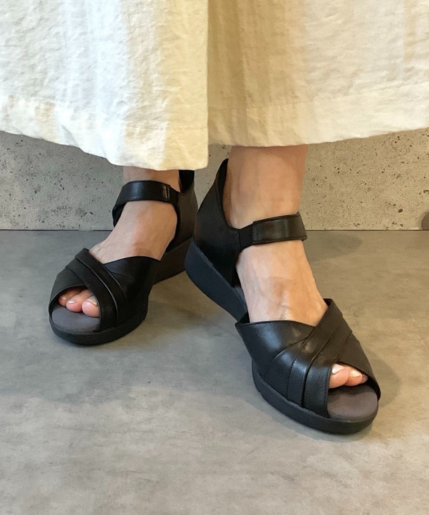 日本製／本革／軽量／3E幅】ふかふかポコポコインソール クロスバー