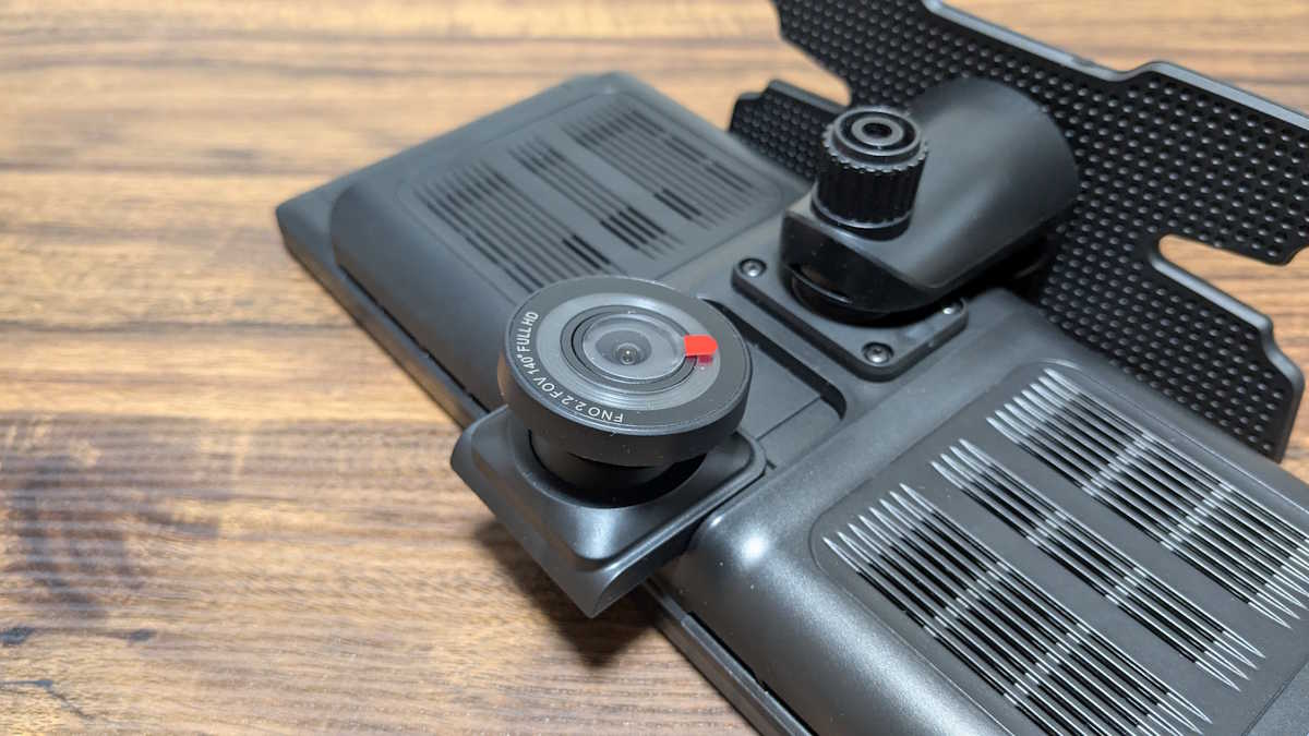 Spedalの工事不要で取り付けられるドライブレコーダー兼カーオーディオ