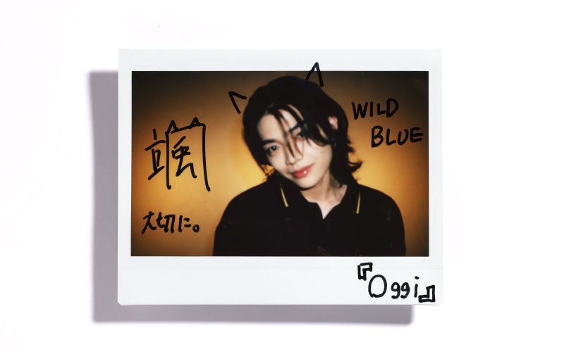 WILD BLUE】ミニ連載完走記念！ 直筆サイン入りチェキ＆手作りうちわを