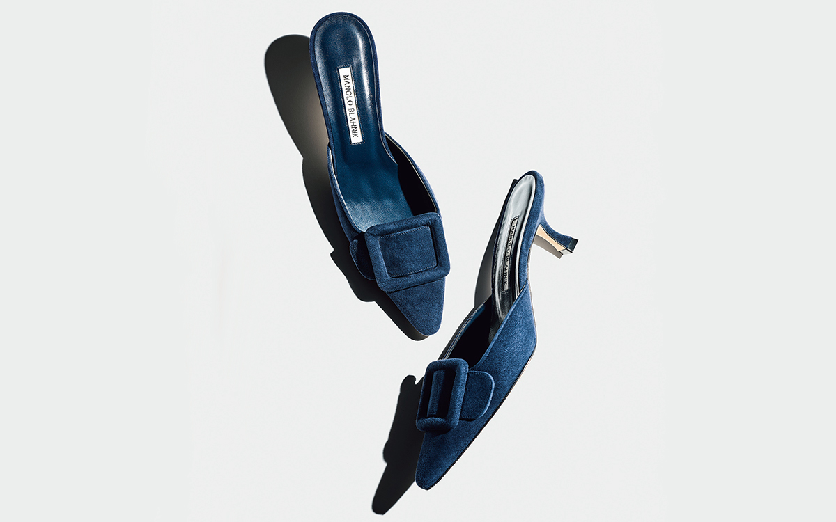 名品！ マノロ ブラニクのスエードミュールは、「ネイビー」が使える