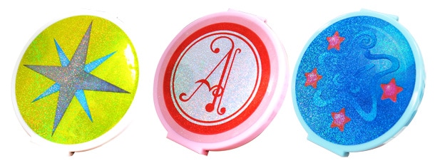 ひみつのアッコちゃん」コンパクト型のポーチとミラーがプライズ景品に