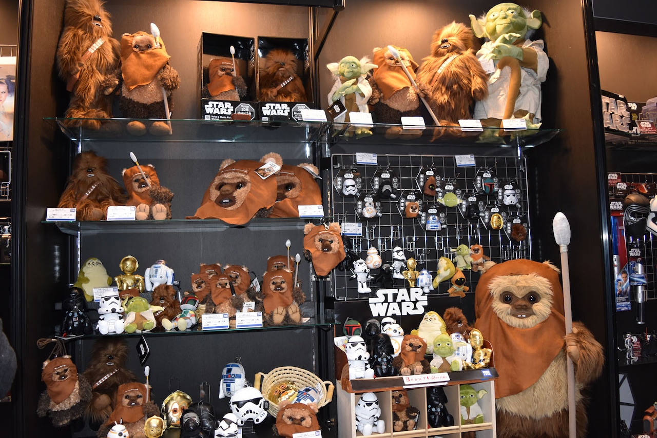 スター・ウォーズ」グッズの一部（タカラトミー）。 [画像ギャラリー