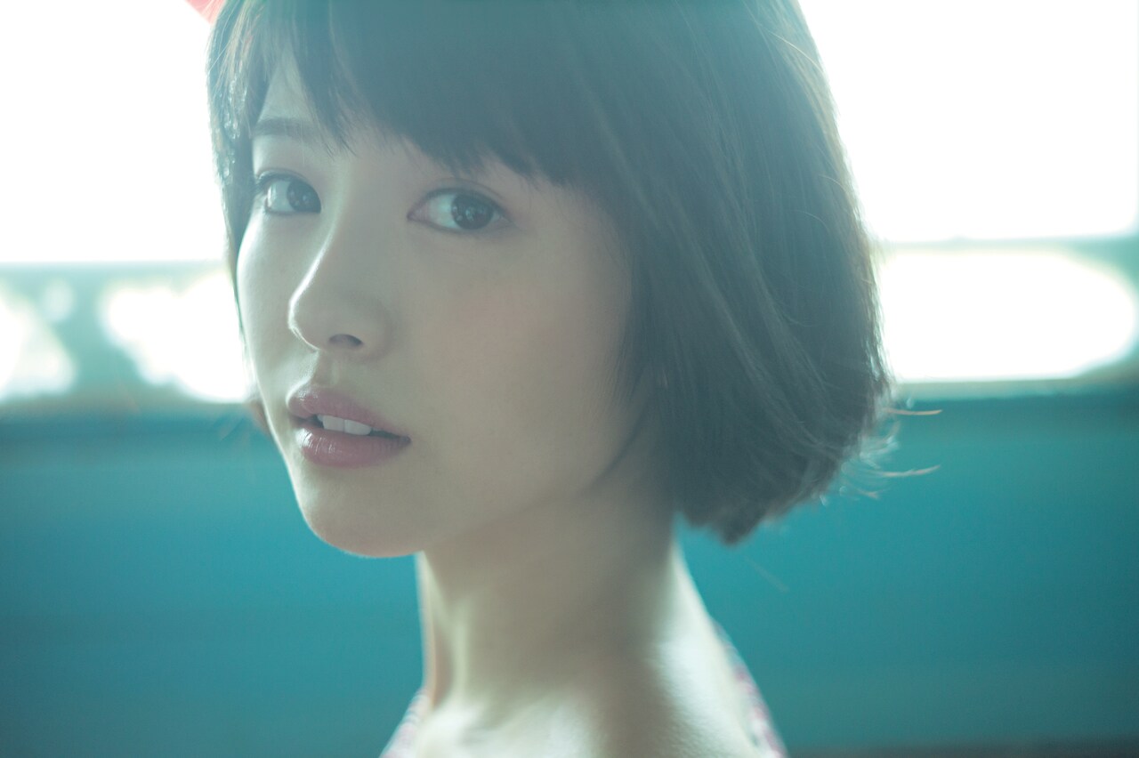 浜辺美波写真集 voyage」中面 [画像ギャラリー 16/23] - 映画ナタリー