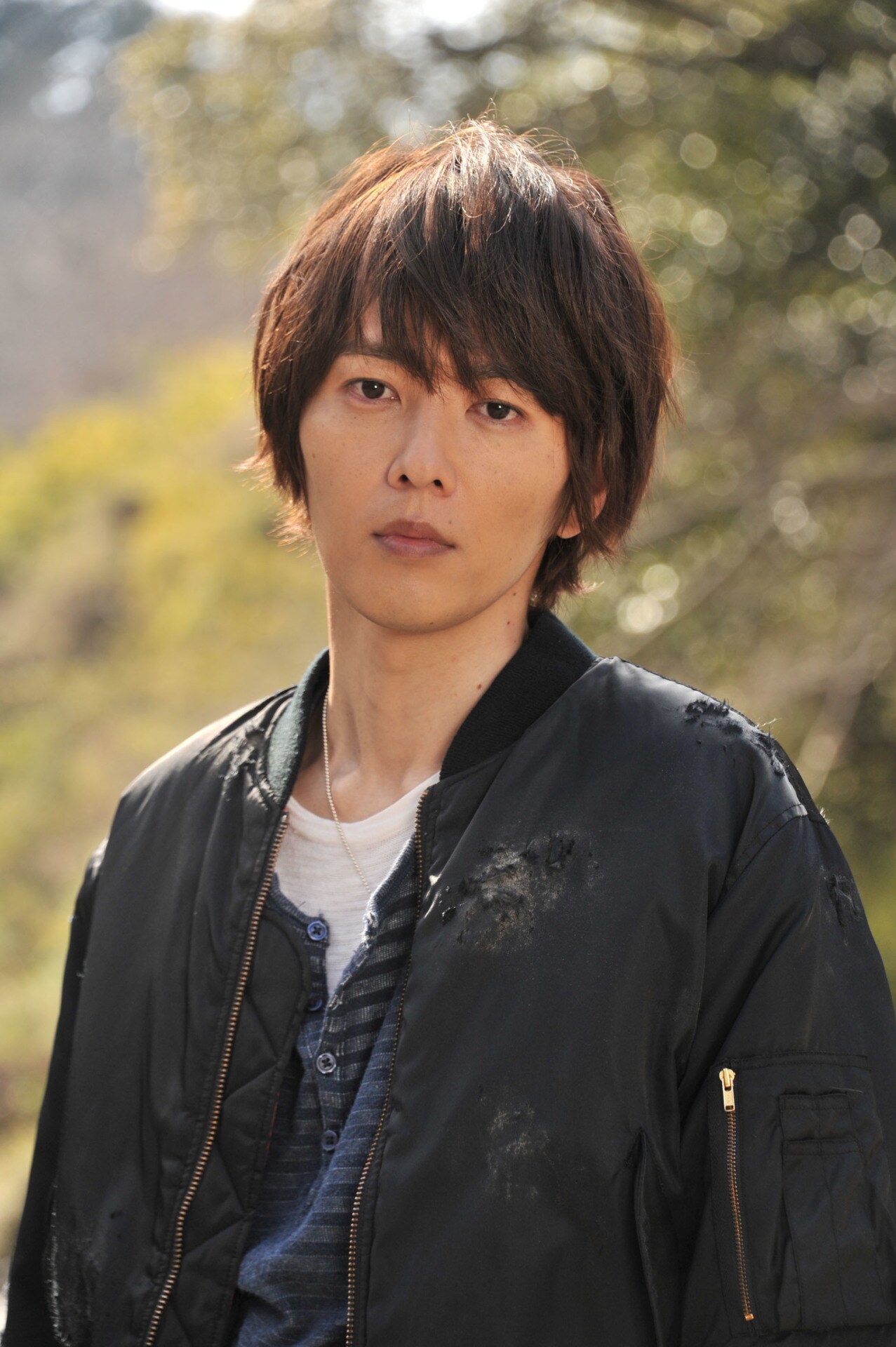 椿隆之演じる剣崎一真。 [画像ギャラリー 1/7] - 映画ナタリー