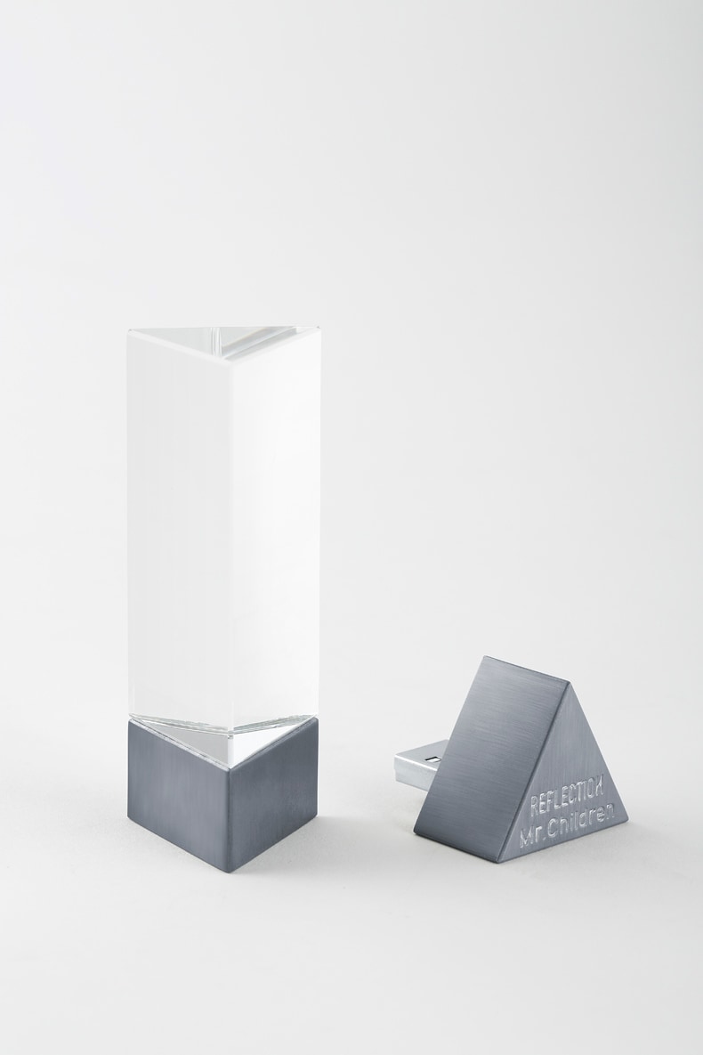 Mr.Children「REFLECTION {Naked}」全23曲を収めたUSB見本。 [画像