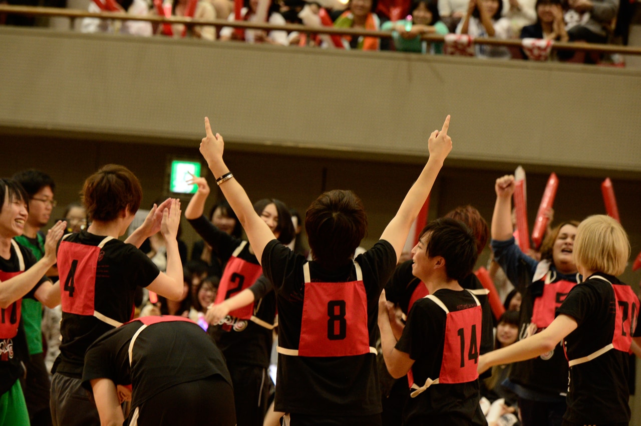 赤飯率いる赤組が連覇！歌い手たちが綱引き、クイズ、リレーで真剣勝負