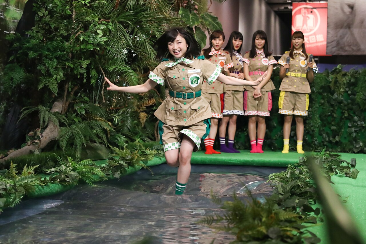momoclochanz_official_3.jpg?
