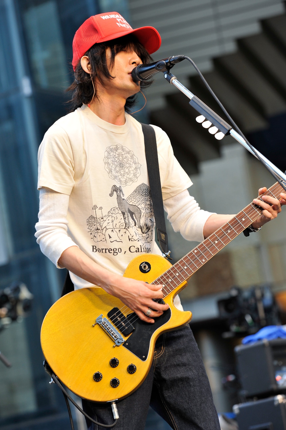 BUMP OF CHICKEN、2000人の前で新曲「HAPPY」初披露 - 音楽ナタリー