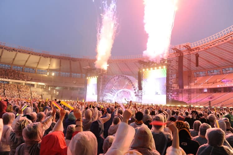 L'Arc-en-Ciel結成20周年ライブ、2日目はヒット曲連発 - 音楽ナタリー