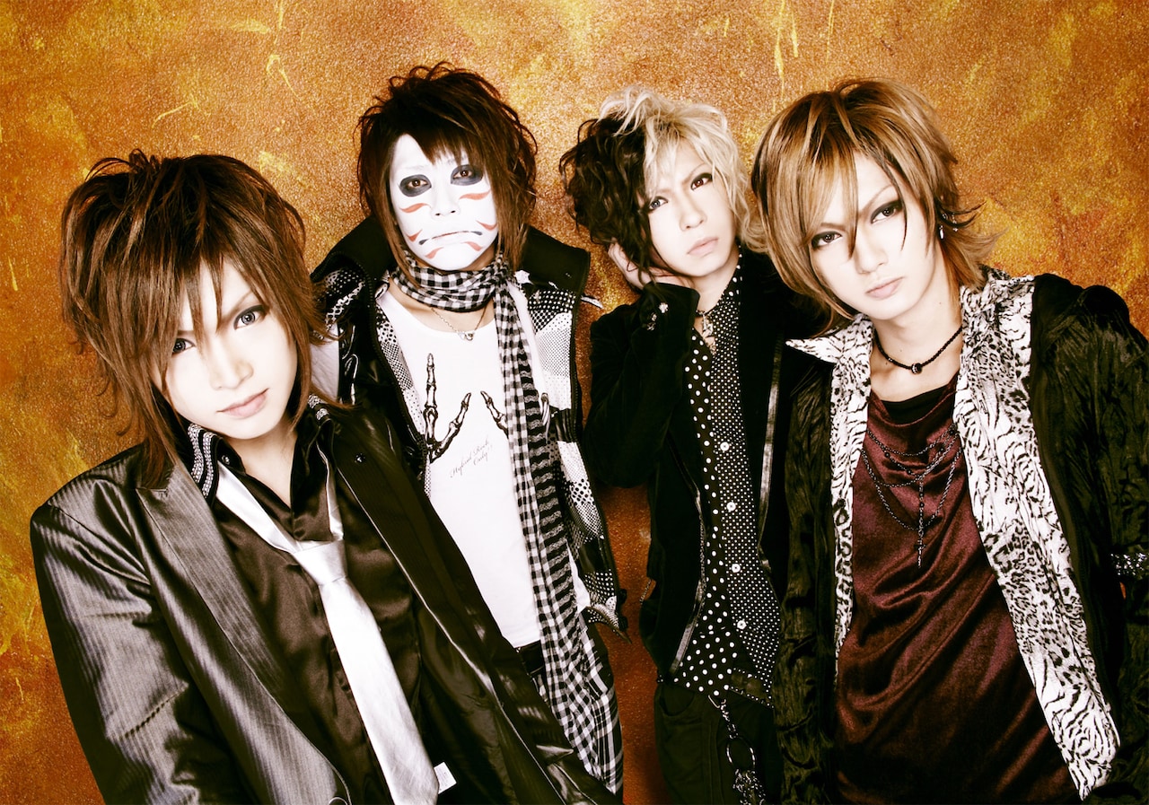 ゴールデンボンバー「一生バカ」ツアーで17会場席巻 - 音楽ナタリー