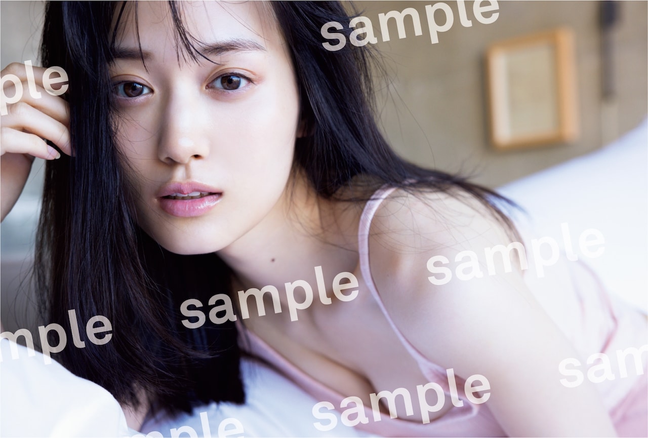 乃木坂46山下美月は色っぽくて、おしゃれで、キュート 2nd写真集ポスト