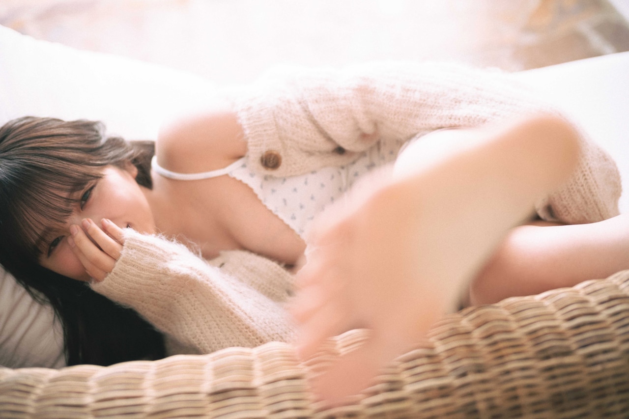 与田祐希がブランコに揺られてリラックス、3rd写真集先行カット第3弾