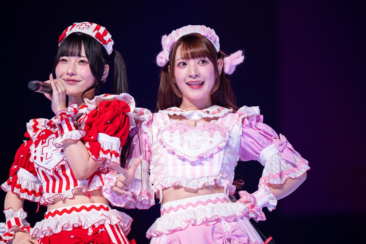 きゅるりんってしてみての逃げ水あむ（左）とチバゆな（右）。 [画像