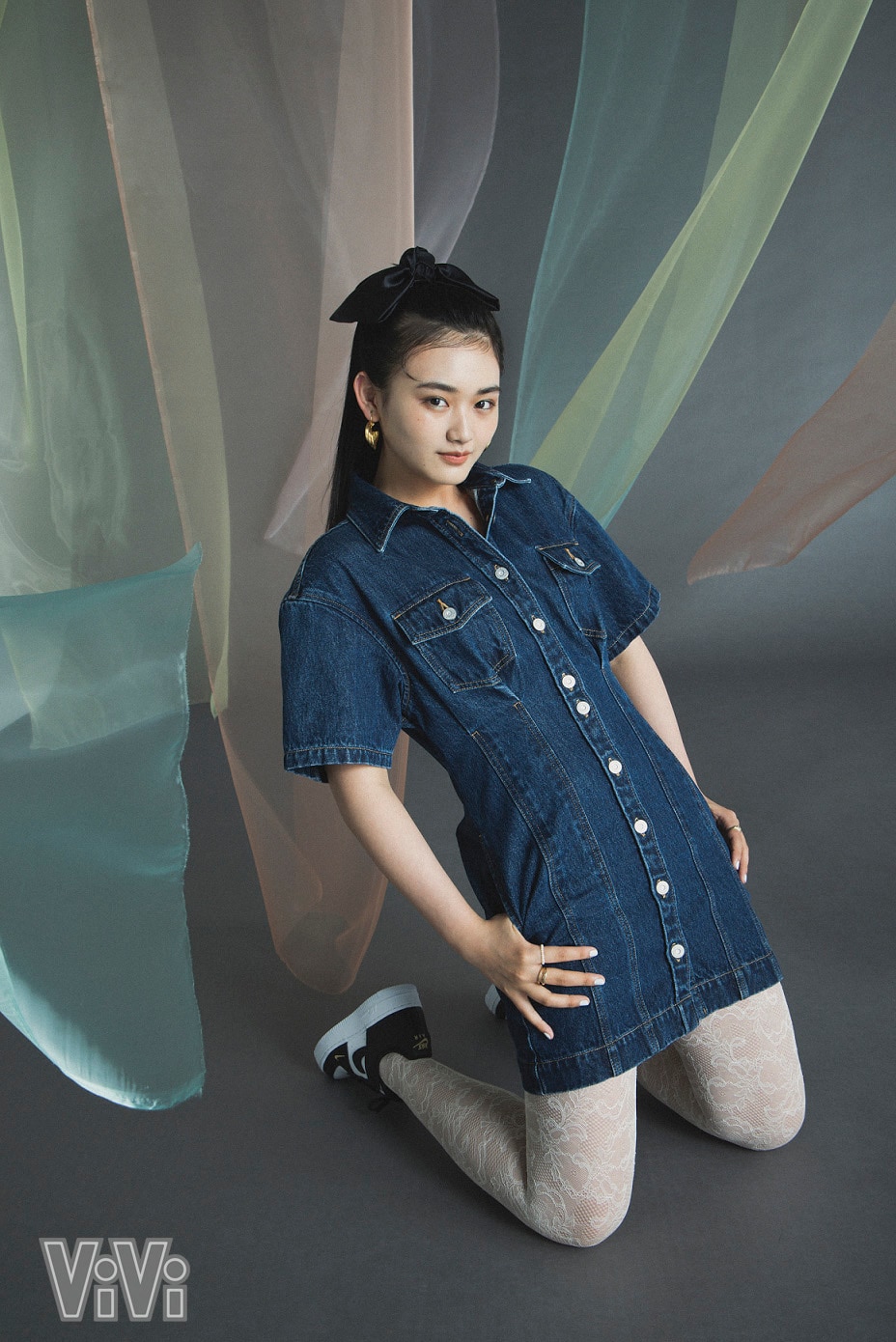 ViVi」最新号に“坂道グループ初のViViモデル”櫻坂46山崎天が登場、特別