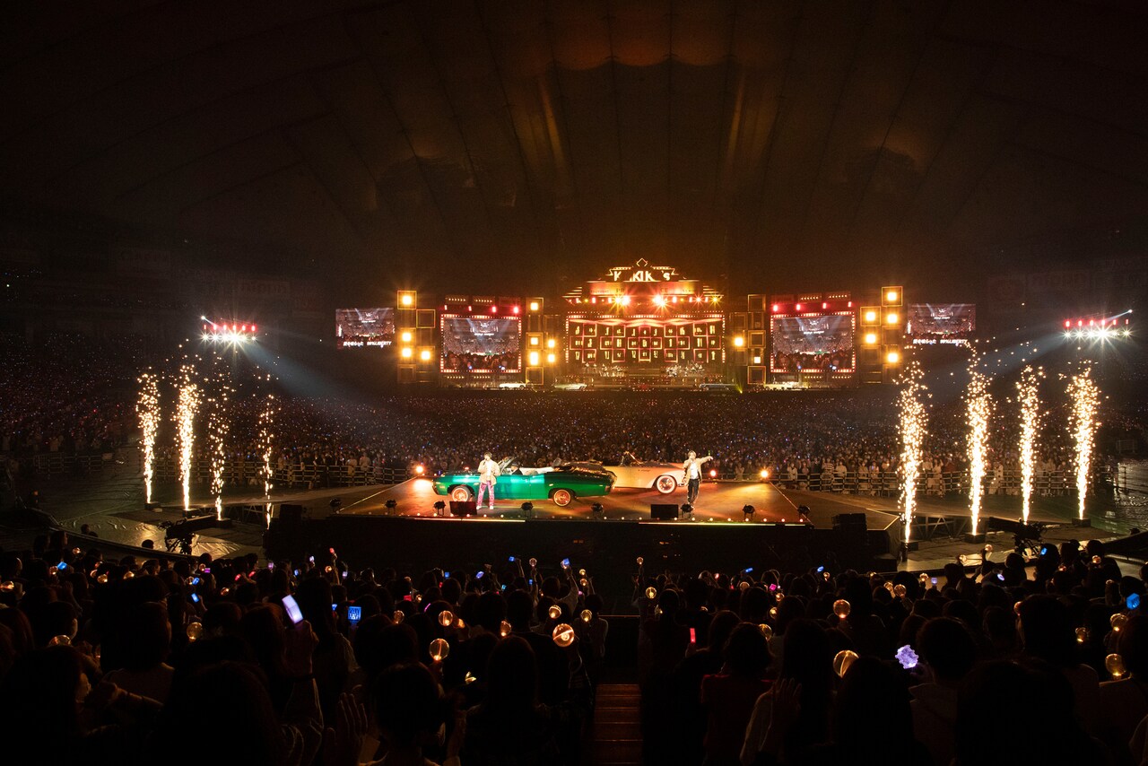 オープンカーで東京ドームに現れたKinKi Kids。 - KinKi Kidsが“約束の