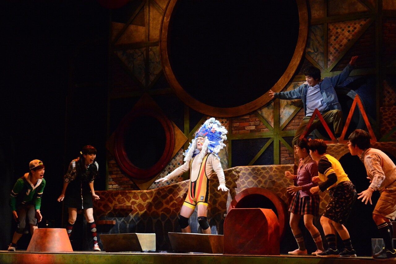 人間風車」が河原雅彦演出で14年ぶりに復活、想像が恐怖を呼ぶ童話