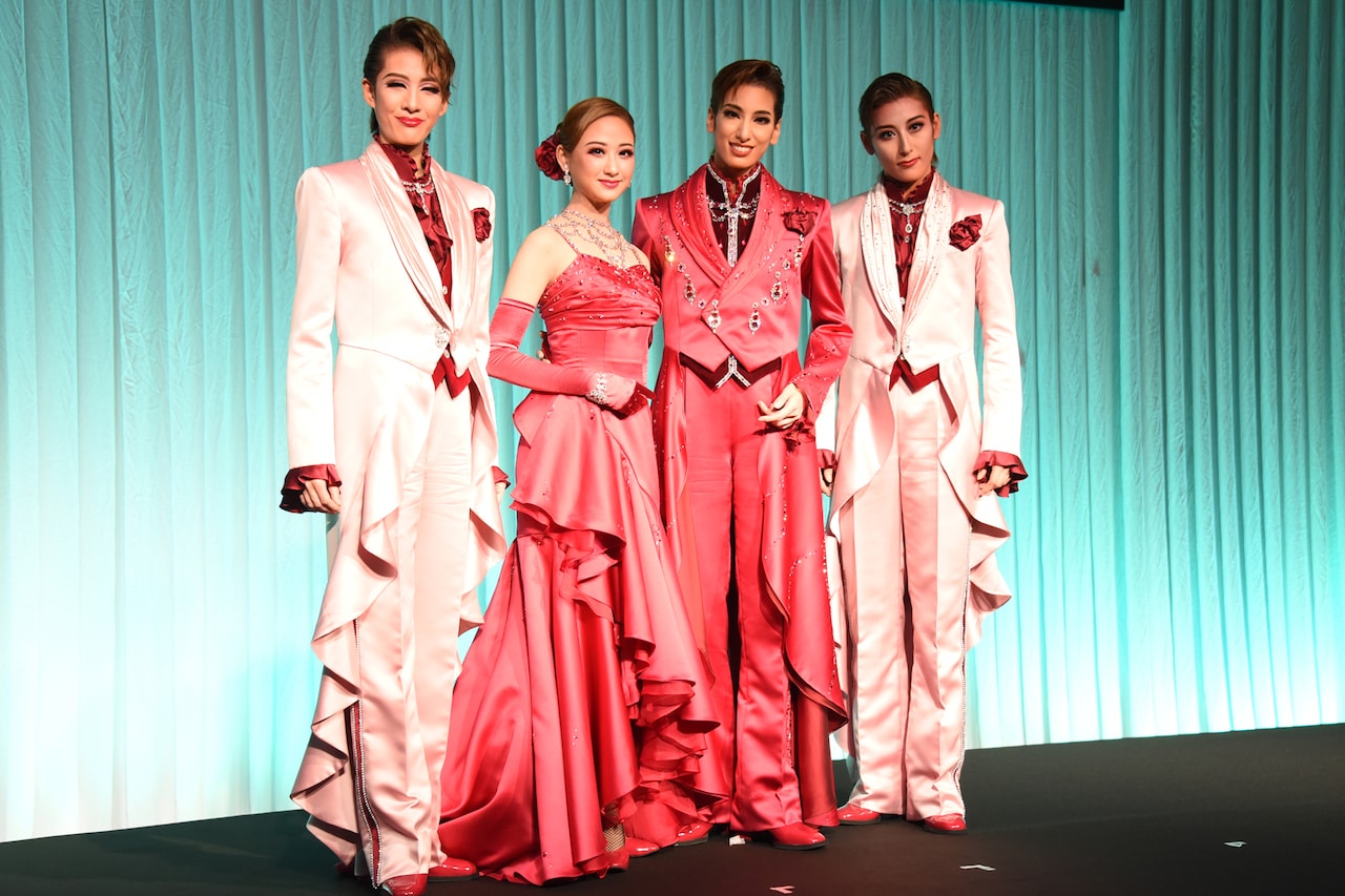 宝塚歌劇花組の魅力は“温かさ”、「元禄バロックロック」「The