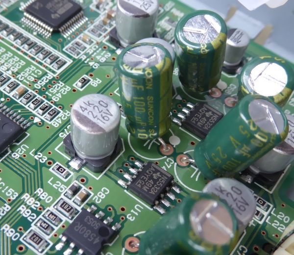 TEACのAI-301DAで使われている部品（分解）とノイズの不具合: okoyaの