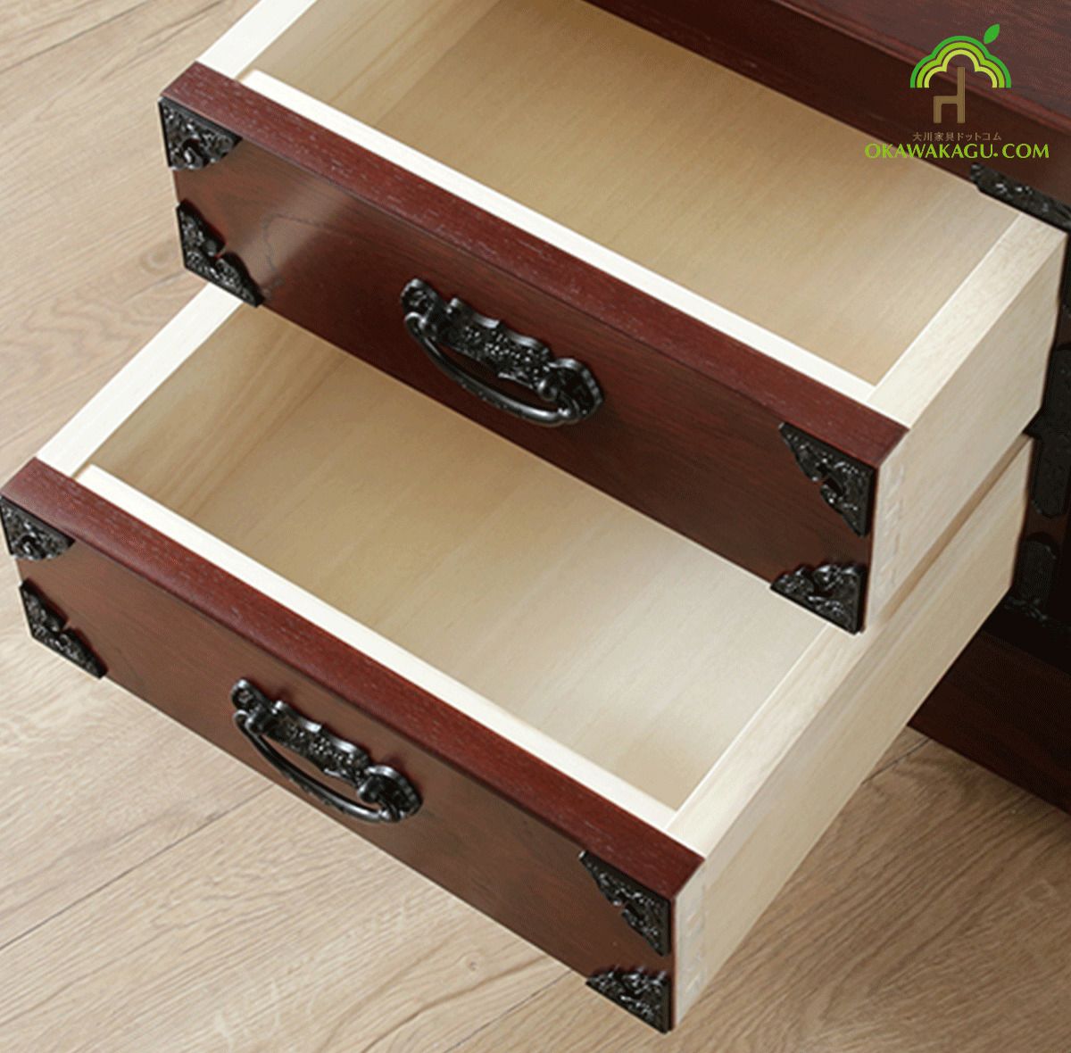 民芸調のお仏壇はコンパクトでリビングにも収まります【大川家具