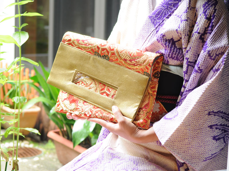 西陣織 正絹 金襴 朱地亀甲鏡裏丸龍 二つ折りクラッチバッグ - 京都