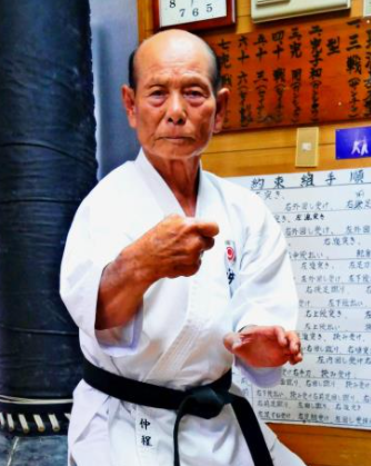 仲程力先生「旭日双光章」受章 | 沖縄県空手道連合会【公式サイト】