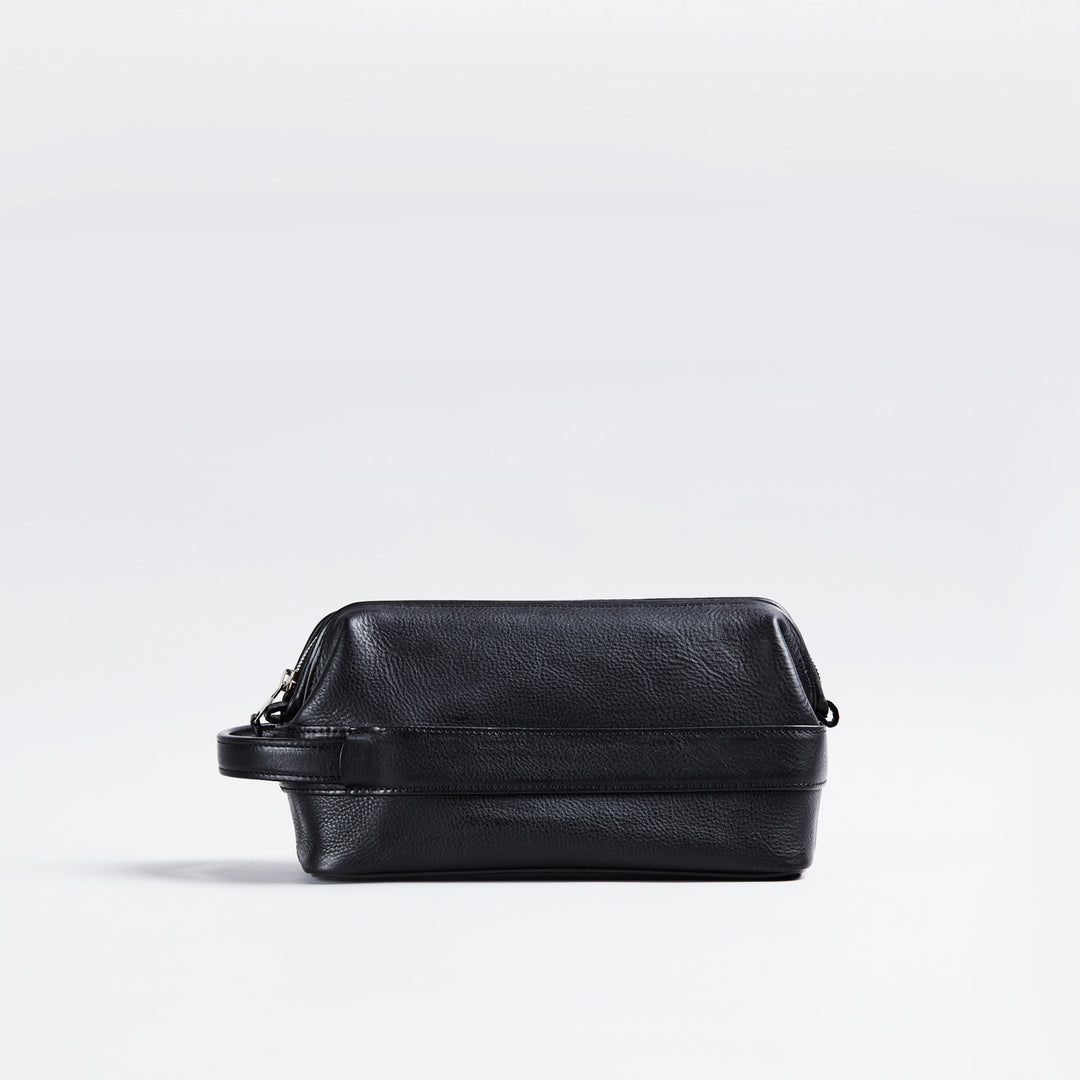 大峽製鞄 ( おおばせいほう )－枕ポーチ (ブラック/シルバー)【0949-2