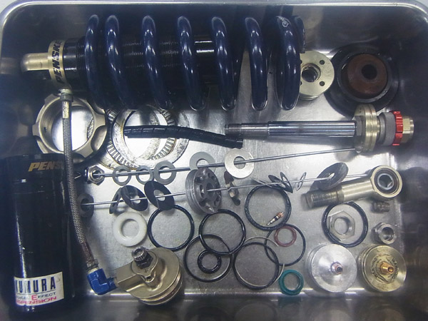 VTR1000F前後サスペンションのフルメンテナンスが完了いたし