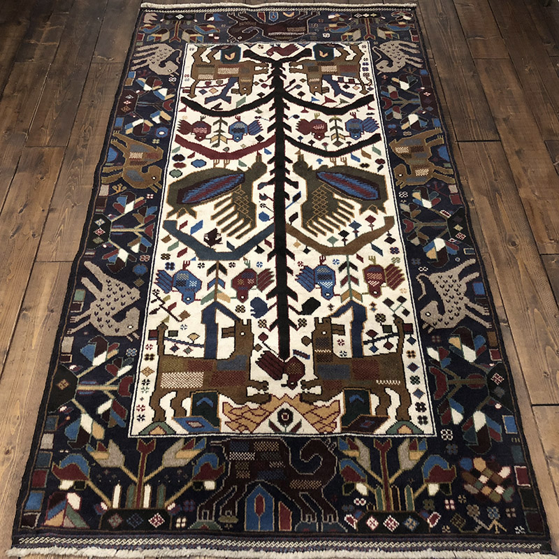 Tribal Rug トライバルラグ 繁栄の象徴である大樹と動物の文様デザイン