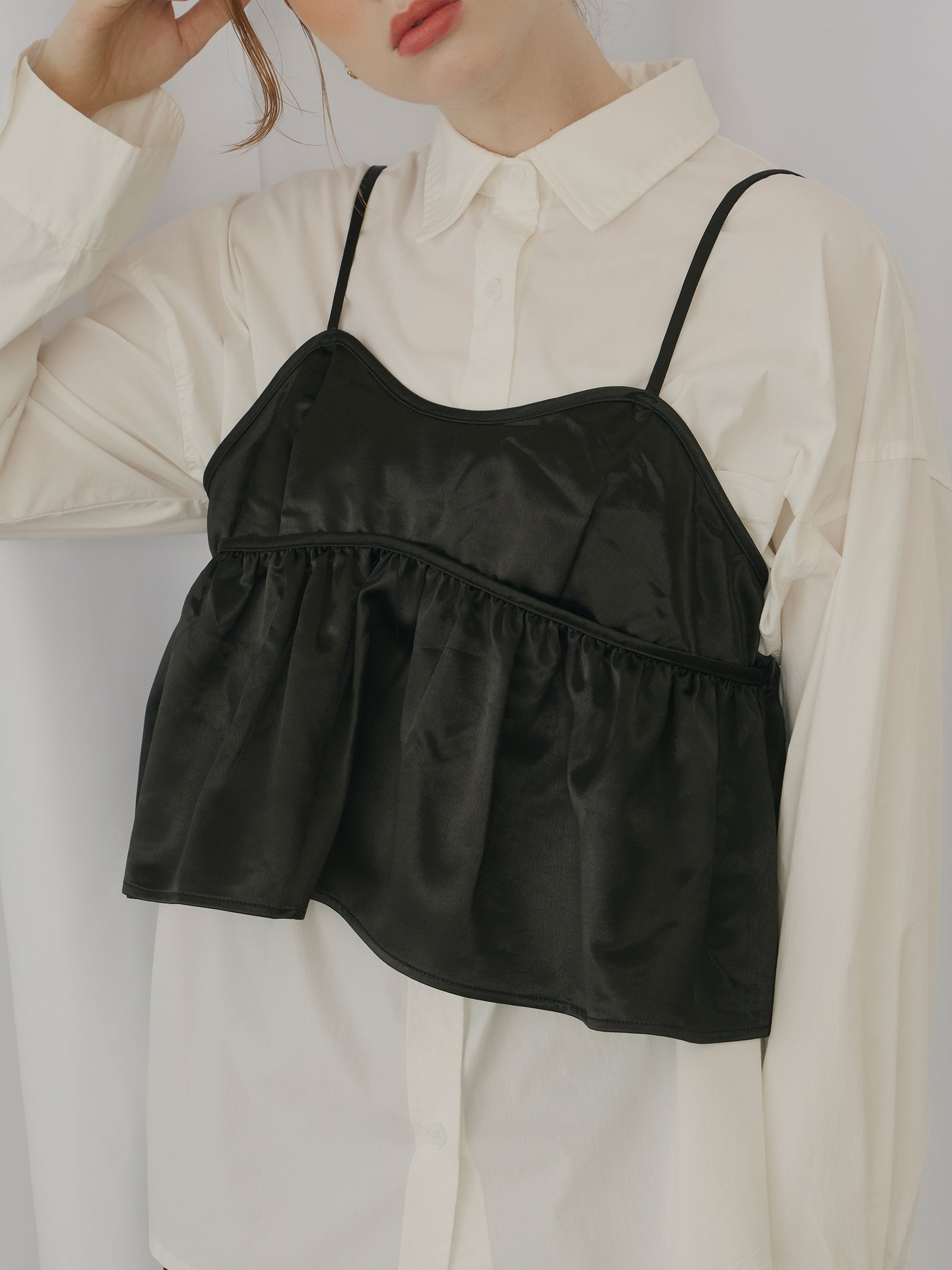 サテンビスチェキャミソール