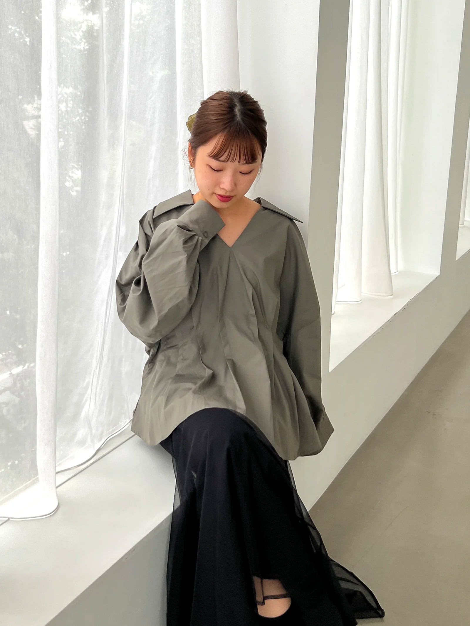 タックデザインシャツブラウス