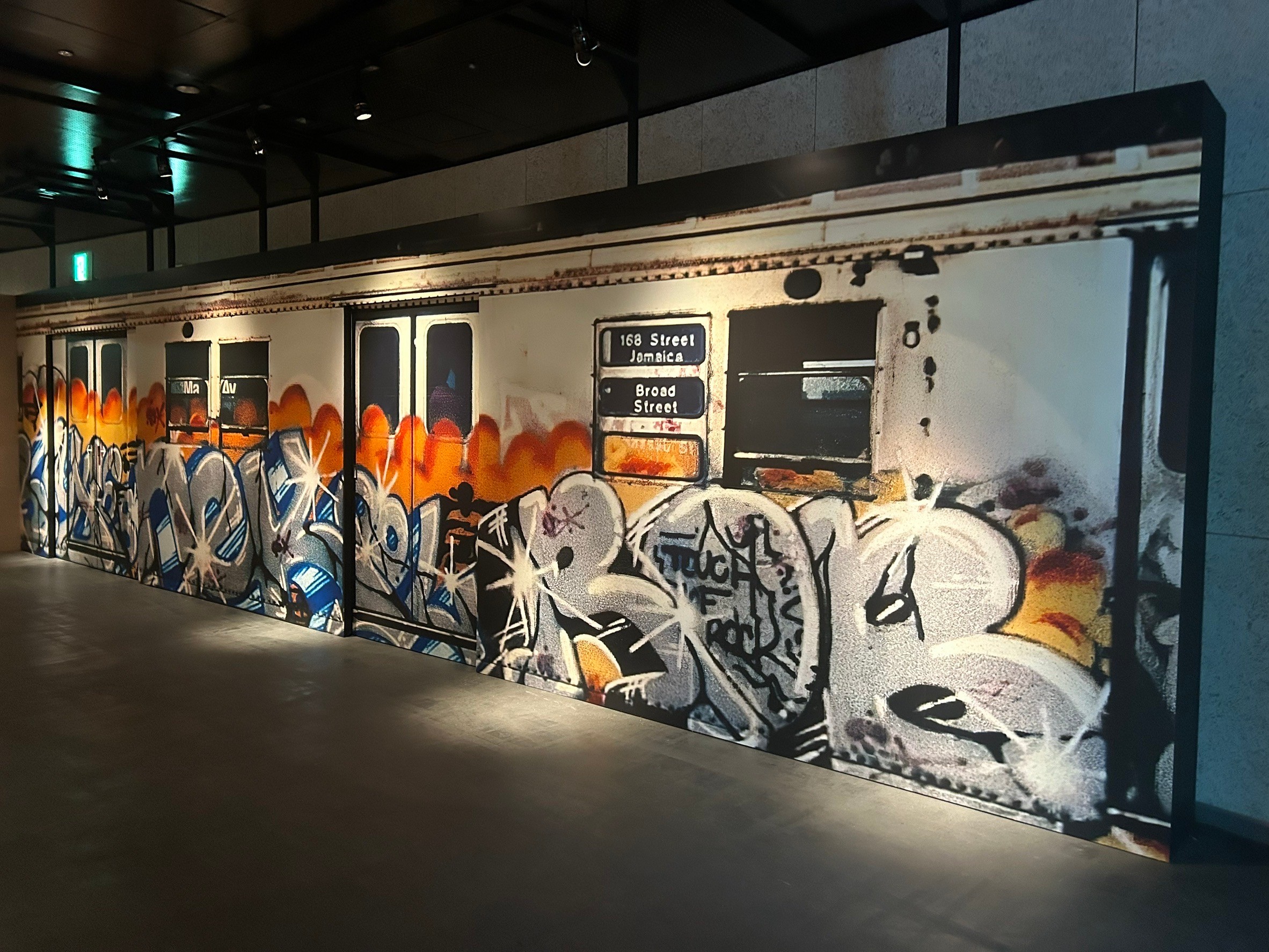 渋谷ストリーム ホールにて「Stream of Banksy Effect ストリート