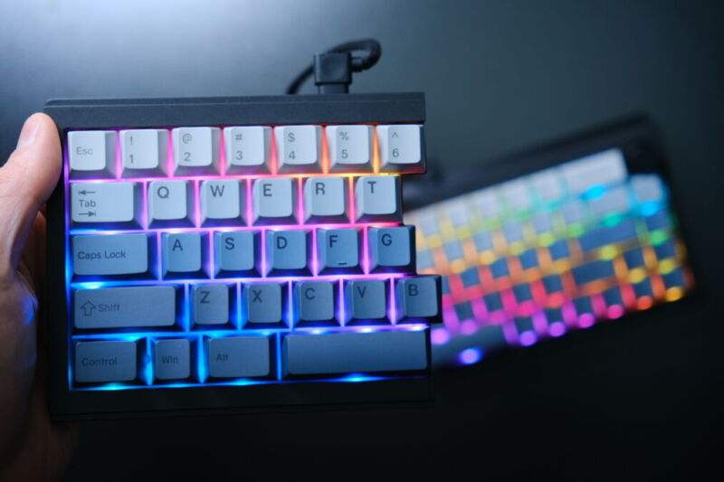 EPOMAKER Split65 レビュー】肩こりを解決する「分割キーボード